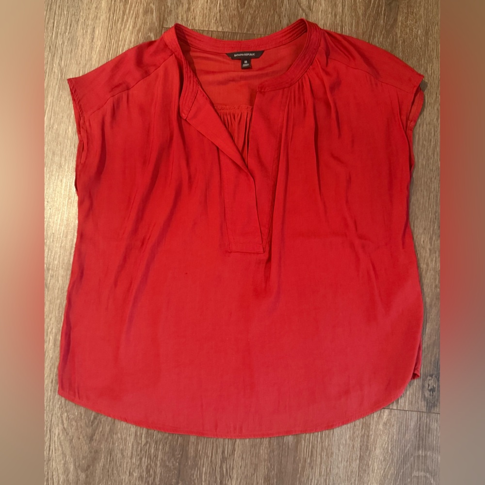 🔥 Express Sleeveless Red Blouse – Ruched Waist, Size M